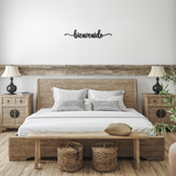 Bienvenido_-_Welcome_in_Spanish_Metal_Wa_Black_Farmhouse_Bedroom_Mockup.png